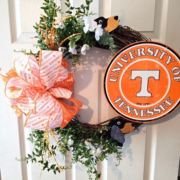 University of Tennessee Wreath with Orange Accents - Picture 7 of 10